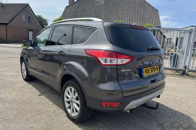 Ford Kuga (2016) thumbnail 6