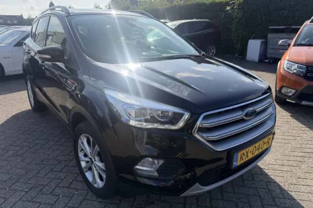 Ford Kuga (2018) thumbnail 1