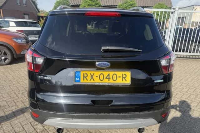 Ford Kuga (2018) thumbnail 2