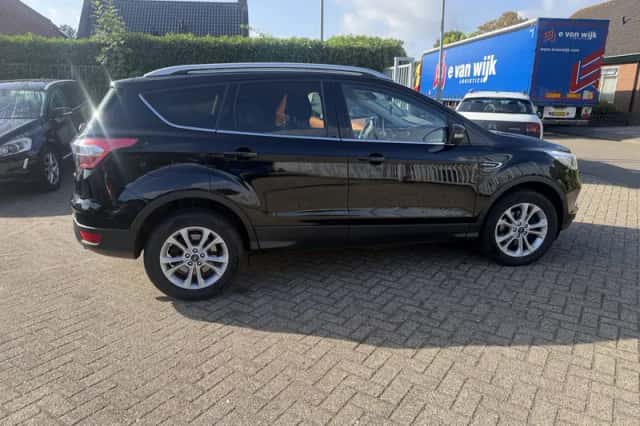 Ford Kuga (2018) thumbnail 3