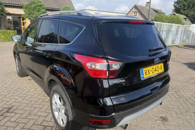 Ford Kuga (2018) thumbnail 4