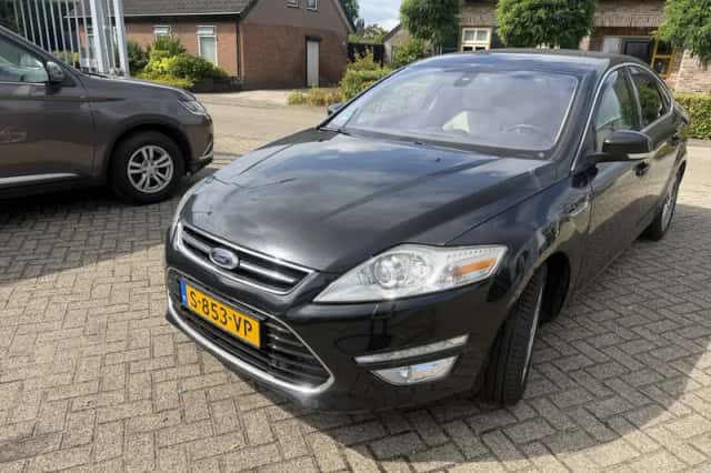 Ford Mondeo (2011) thumbnail 1