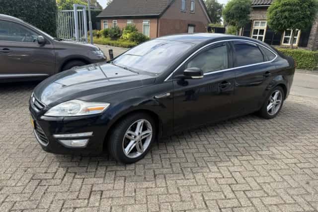 Ford Mondeo (2011) thumbnail 2