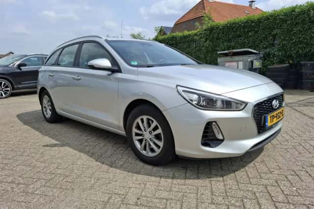 Hyundai i30 (2018) thumbnail 3