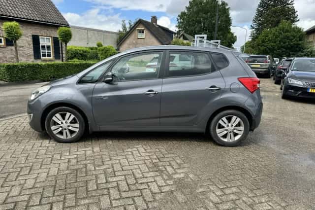 Hyundai ix20 (2011) thumbnail 3