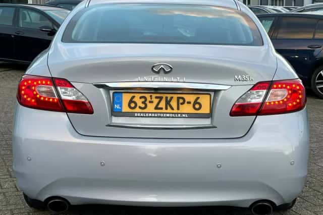 Infiniti M (2011) thumbnail 3