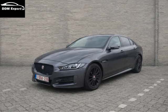 Jaguar XE (2018) thumbnail 1