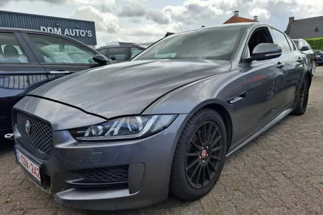 Jaguar XE (2018) thumbnail 2