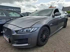 Jaguar XE (2018) thumbnail 2