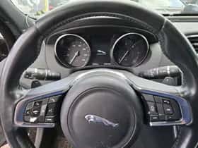Jaguar XE (2018) thumbnail 4