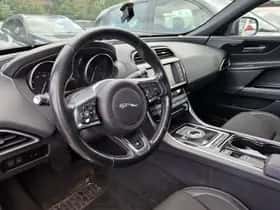 Jaguar XE (2018) thumbnail 5