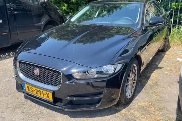 Jaguar XE (2016) thumbnail 2