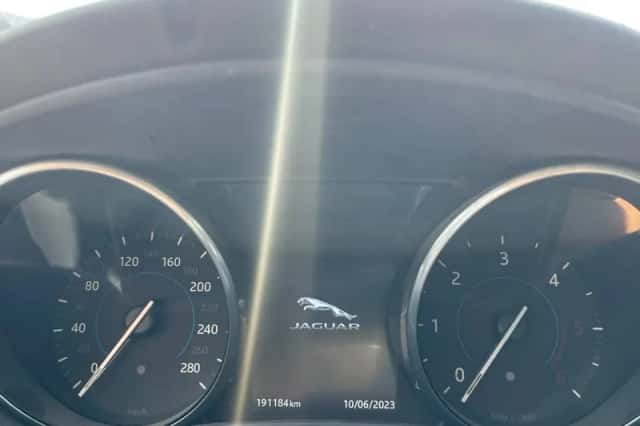 Jaguar XE (2016) thumbnail 5