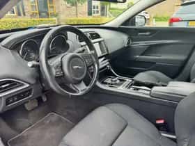 Jaguar XE (2016) thumbnail 6