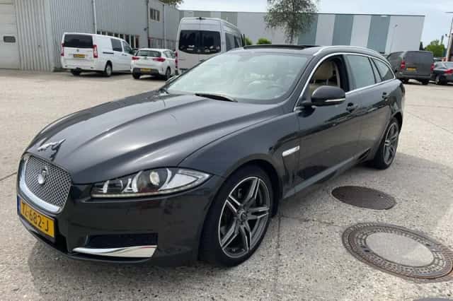 Jaguar XF (2013) thumbnail 2