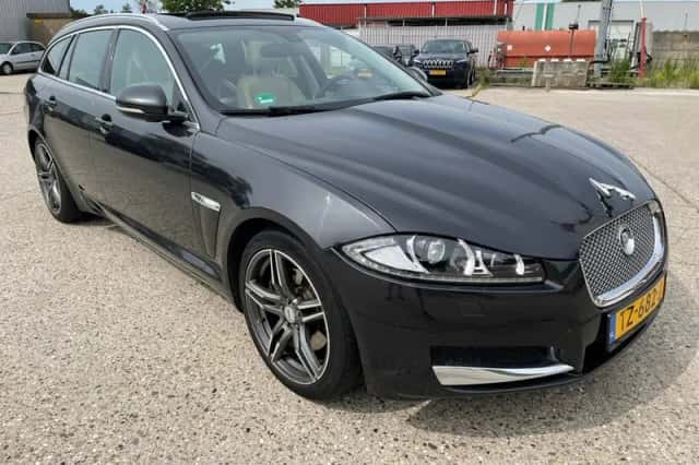 Jaguar XF (2013) thumbnail 3