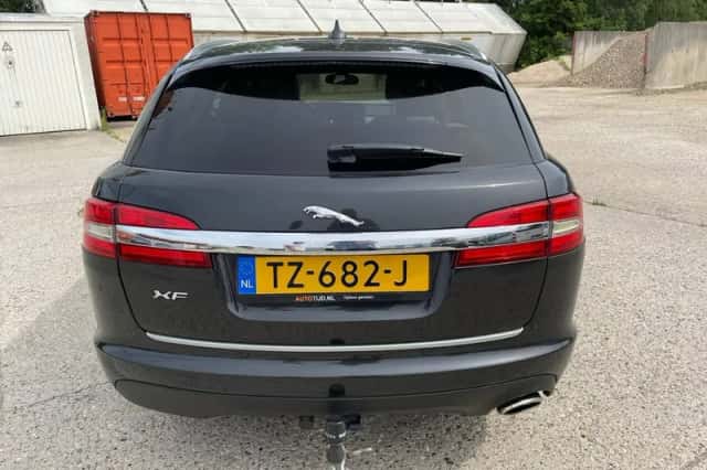 Jaguar XF (2013) thumbnail 5