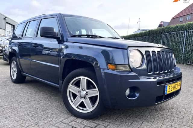Jeep Patriot (2008) thumbnail 2
