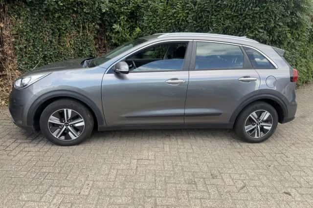 Kia Niro (2017) thumbnail 2