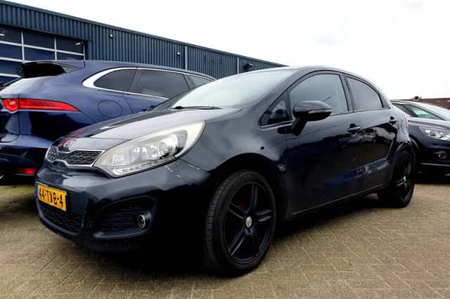 Kia Rio (2012) thumbnail 2