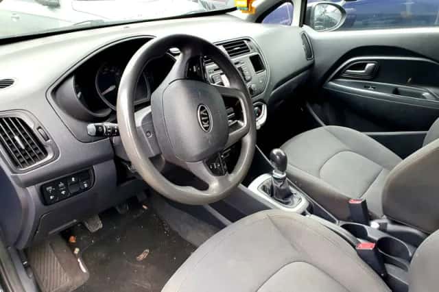 Kia Rio (2012) thumbnail 5