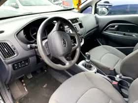 Kia Rio (2012) thumbnail 5