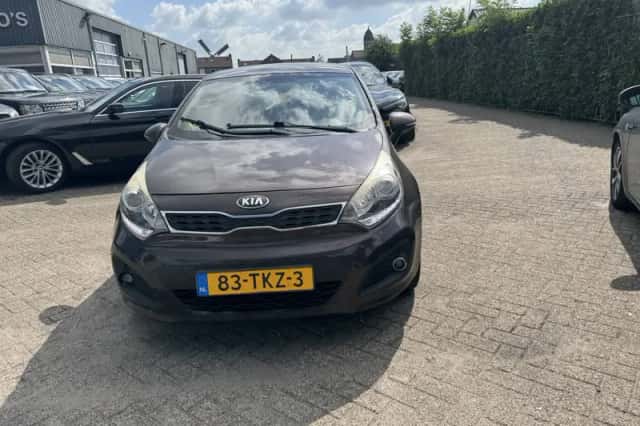 Kia Rio (2012) thumbnail 2