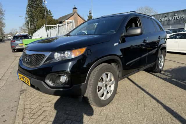 Kia Sorento (2011) thumbnail 2