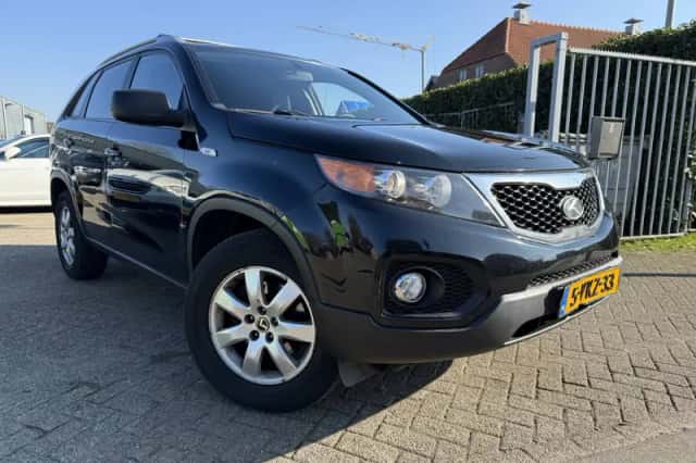 Kia Sorento (2011) thumbnail 4
