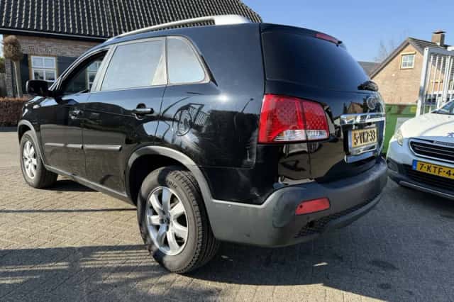 Kia Sorento (2011) thumbnail 5