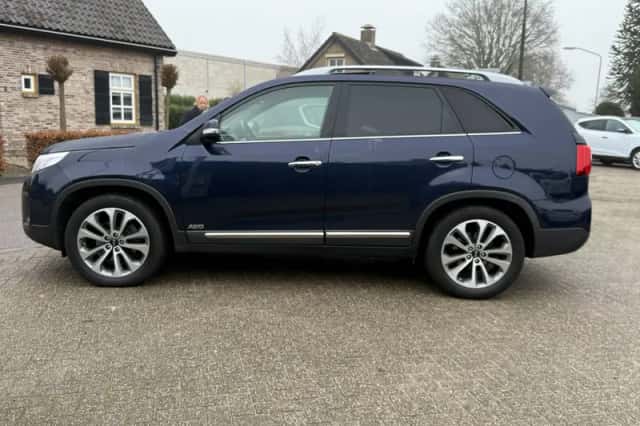 Kia Sorento (2014) thumbnail 3
