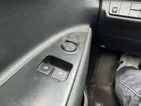 Kia Stonic (2019) thumbnail 11