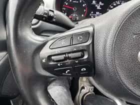 Kia Stonic (2019) thumbnail 15