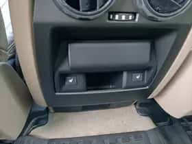 Land Rover Discovery (2010) thumbnail 4