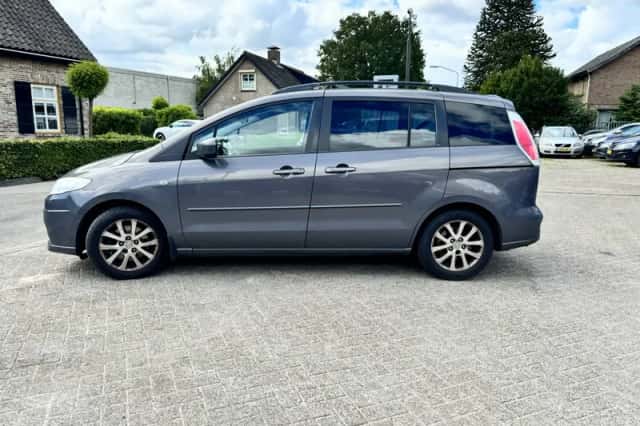 Mazda 5 (2009) thumbnail 3