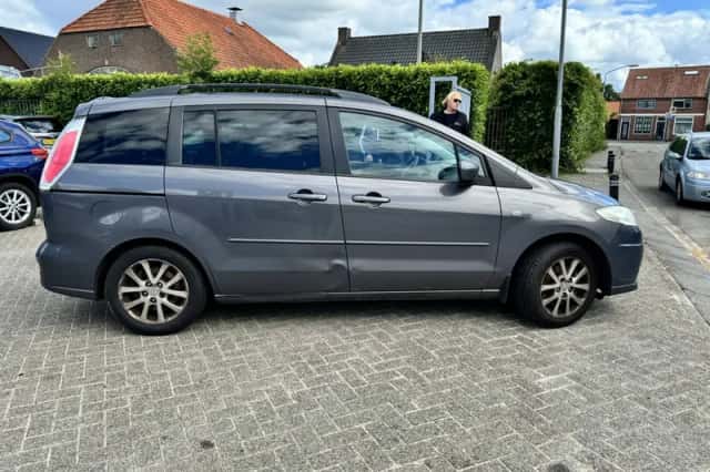 Mazda 5 (2009) thumbnail 6