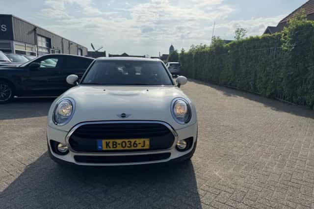 MINI Clubman (2016) thumbnail 2