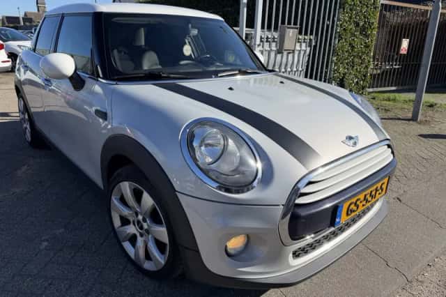 MINI Cooper (2015) thumbnail 2