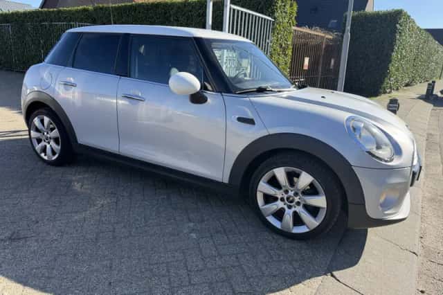 MINI Cooper (2015) thumbnail 3