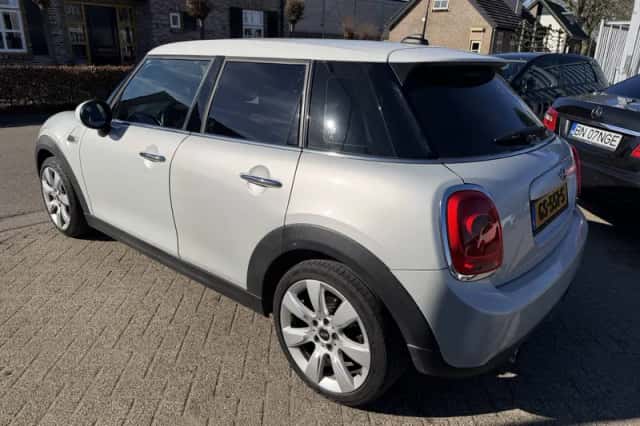 MINI Cooper (2015) thumbnail 4