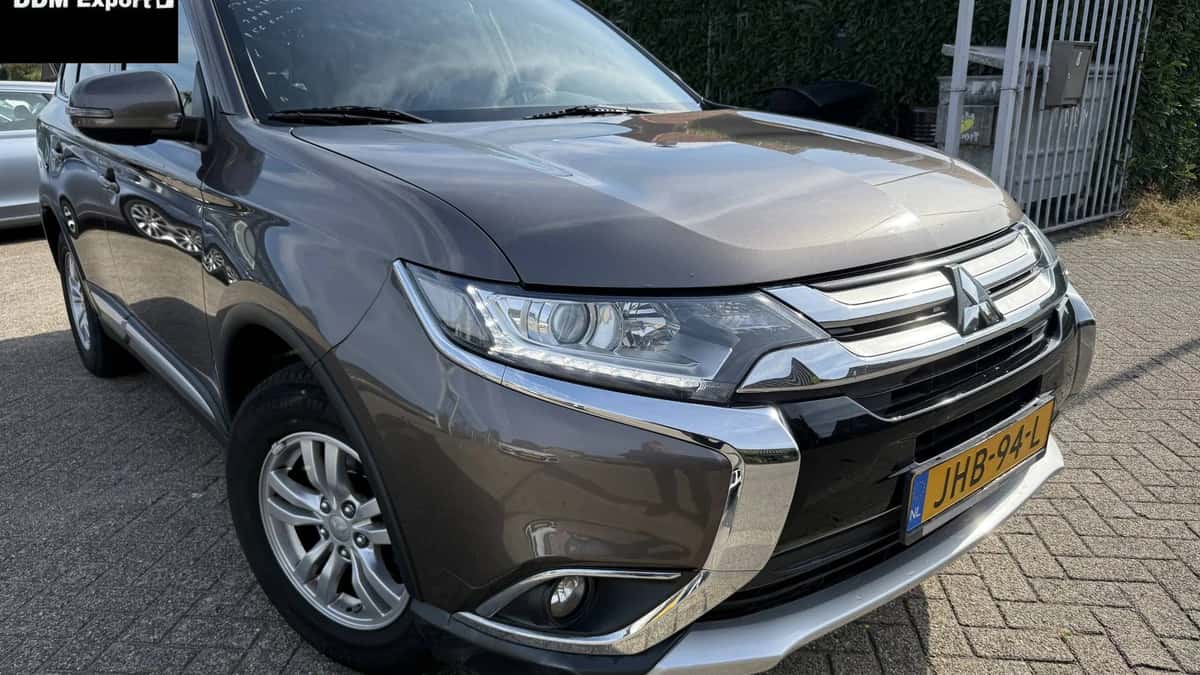 Mitsubishi Outlander (2017) — foto 1