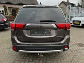 Mitsubishi Outlander (2017) thumbnail 13