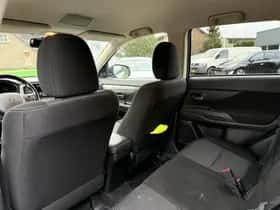 Mitsubishi Outlander (2017) thumbnail 18