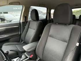 Mitsubishi Outlander (2017) thumbnail 20