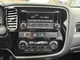 Mitsubishi Outlander (2017) thumbnail 24