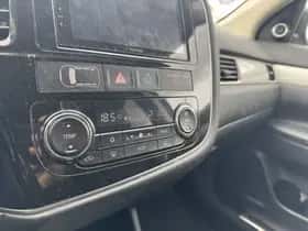 Mitsubishi Outlander (2013) thumbnail 18
