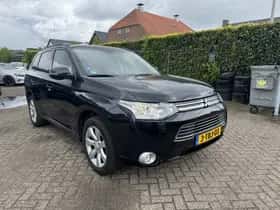 Mitsubishi Outlander (2013) thumbnail 3