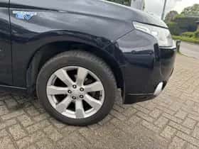 Mitsubishi Outlander (2013) thumbnail 4