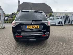 Mitsubishi Outlander (2013) thumbnail 6