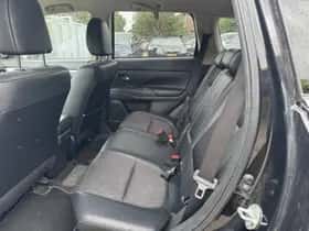 Mitsubishi Outlander (2013) thumbnail 10